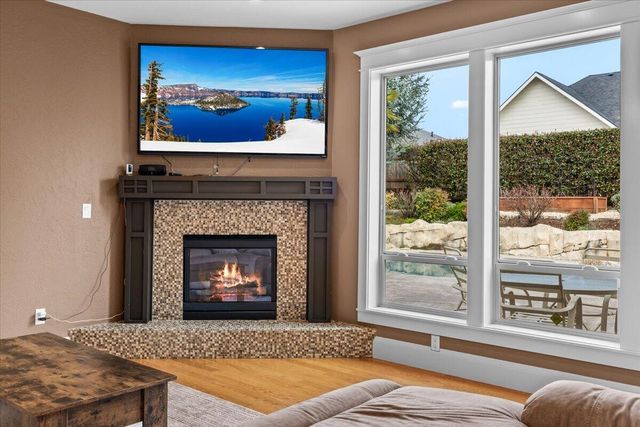 637 Oak Wood, Eagle Point, OR 97524