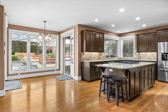 637 Oak Wood, Eagle Point, OR 97524