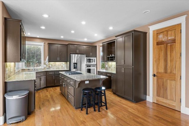 637 Oak Wood, Eagle Point, OR 97524