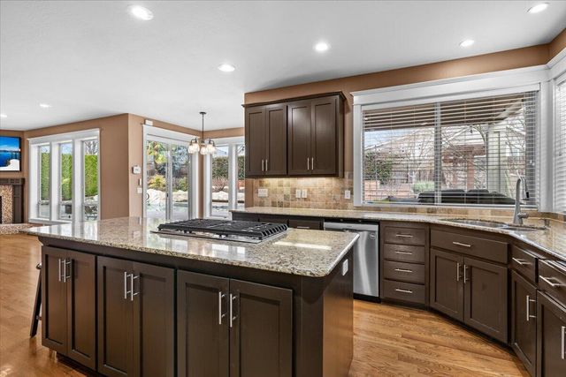 637 Oak Wood, Eagle Point, OR 97524