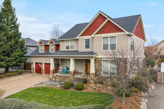 637 Oak Wood, Eagle Point, OR 97524