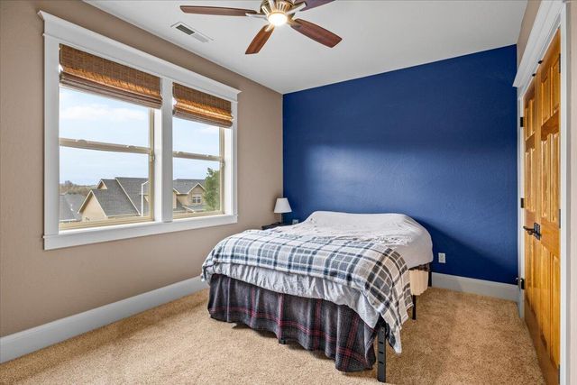 637 Oak Wood, Eagle Point, OR 97524