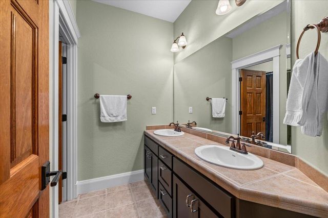 637 Oak Wood, Eagle Point, OR 97524