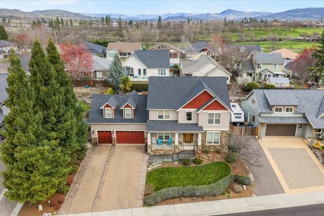 637 Oak Wood, Eagle Point, OR 97524