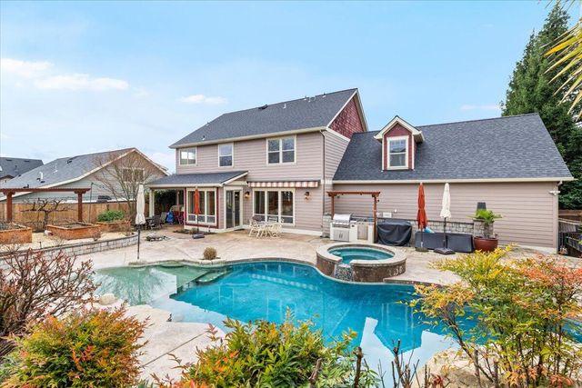 637 Oak Wood, Eagle Point, OR 97524