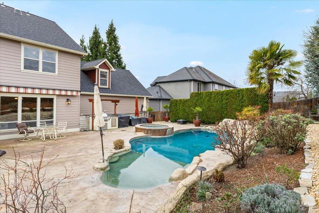 637 Oak Wood, Eagle Point, OR 97524