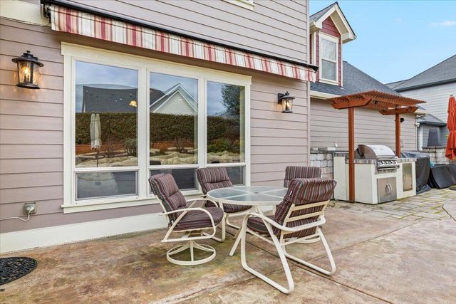 637 Oak Wood, Eagle Point, OR 97524