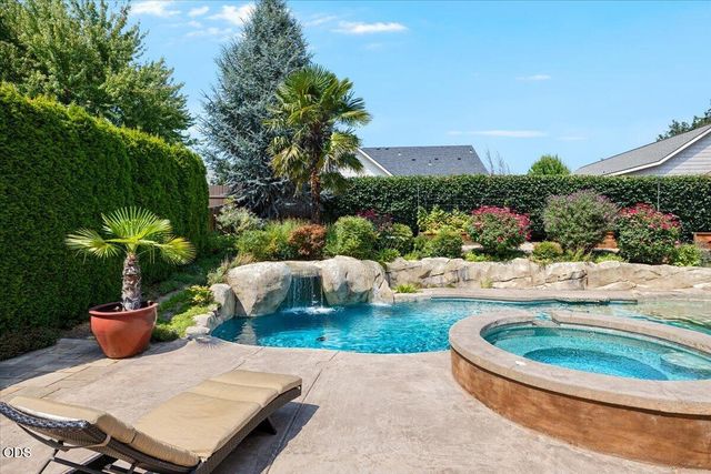 637 Oak Wood, Eagle Point, OR 97524