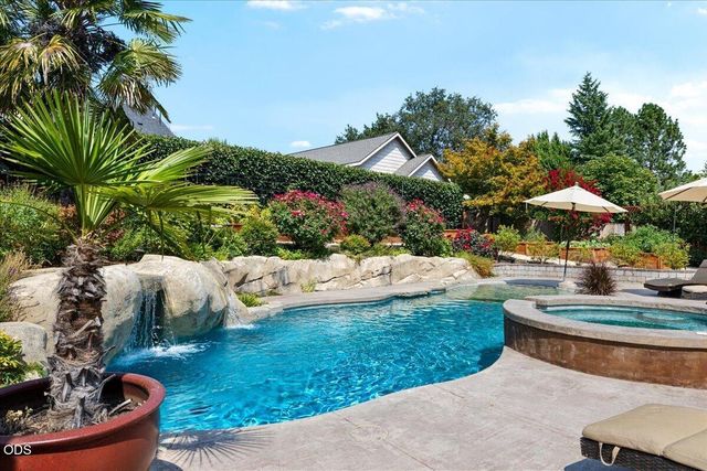 637 Oak Wood, Eagle Point, OR 97524