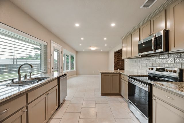 3409 W Sage Court, Bedford, TX 76021