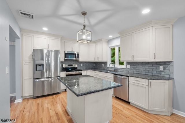 39 William Dr, Rockaway Boro, NJ 07866