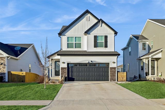 1223 NW Yorktown Drive, Waukee, IA 50263