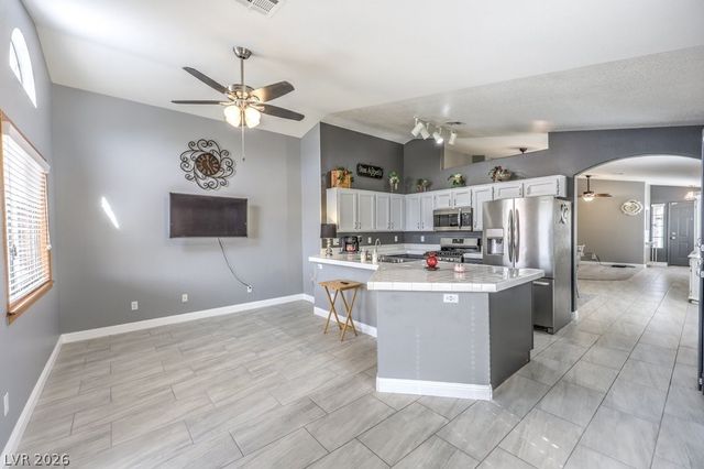 7017 Golden Desert Avenue, Las Vegas, NV 89129