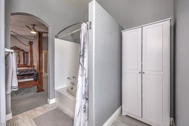 7017 Golden Desert Avenue, Las Vegas, NV 89129