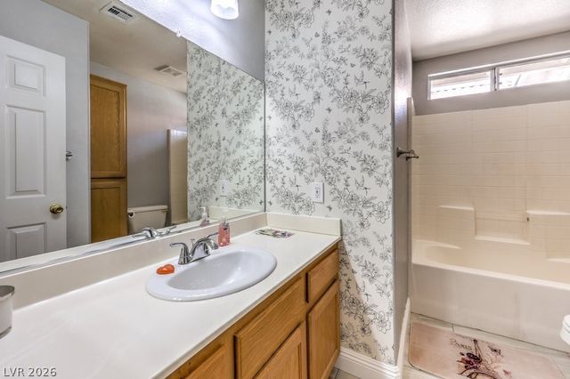 7017 Golden Desert Avenue, Las Vegas, NV 89129