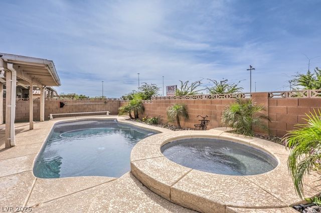 7017 Golden Desert Avenue, Las Vegas, NV 89129