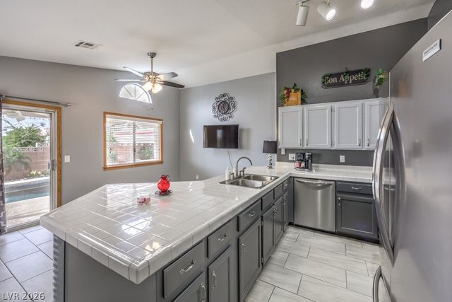 7017 Golden Desert Avenue, Las Vegas, NV 89129