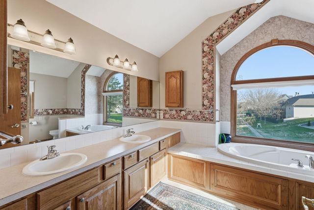 1660 E Kay St, Derby, KS 67037