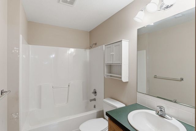 1660 E Kay St, Derby, KS 67037