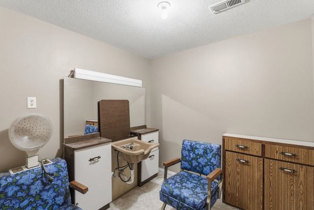 1660 E Kay St, Derby, KS 67037