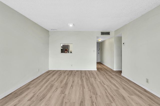 6351 N University Dr 324, Tamarac, FL 33321