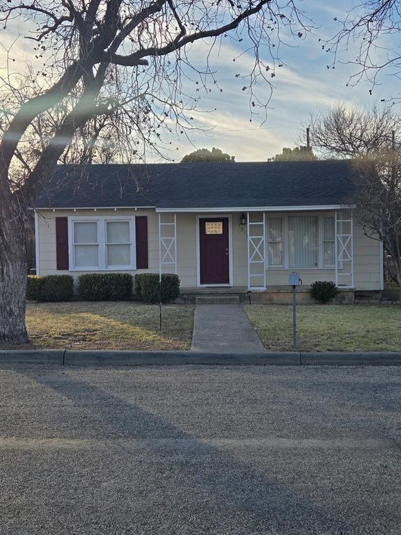 Image 1 of property listing at 1313 S Van Buren Street, San Angelo, TX 76901