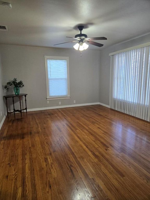 Image 2 of property listing at 1313 S Van Buren Street, San Angelo, TX 76901