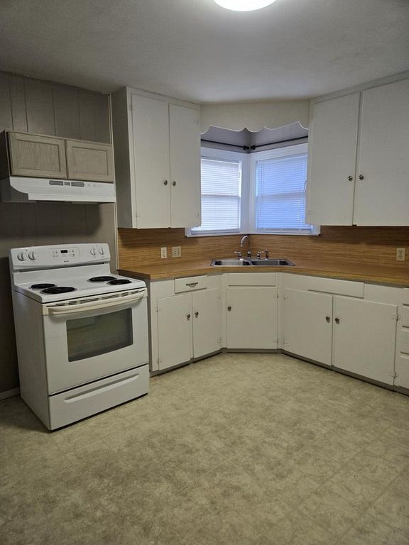 Image 4 of property listing at 1313 S Van Buren Street, San Angelo, TX 76901