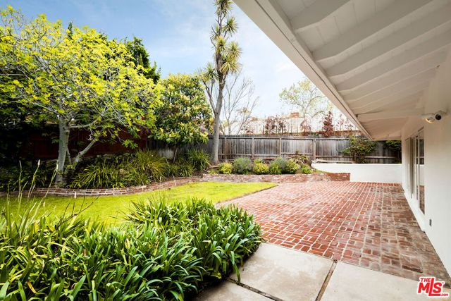 931 Las Pulgas Road, Pacific Palisades, CA 90272