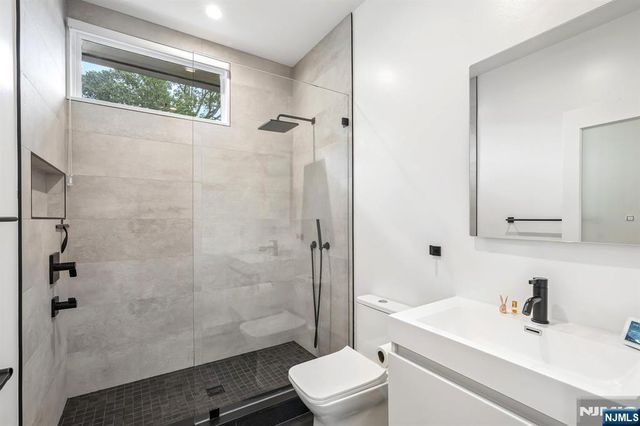 502 Ridgeland Terrace, Leonia, NJ 07605