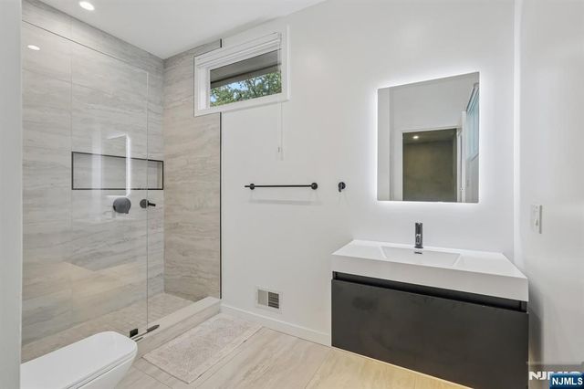 502 Ridgeland Terrace, Leonia, NJ 07605