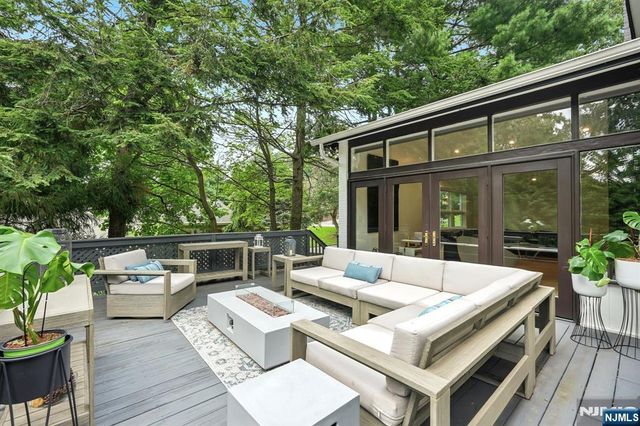502 Ridgeland Terrace, Leonia, NJ 07605