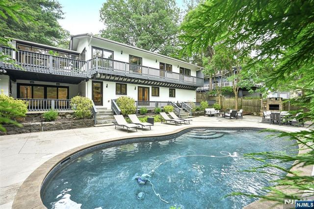 502 Ridgeland Terrace, Leonia, NJ 07605