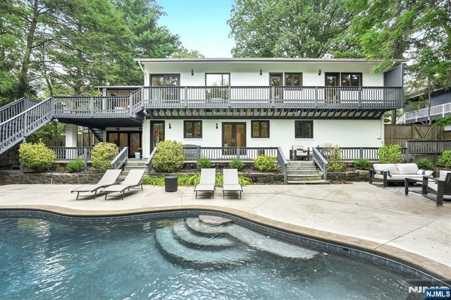 502 Ridgeland Terrace, Leonia, NJ 07605