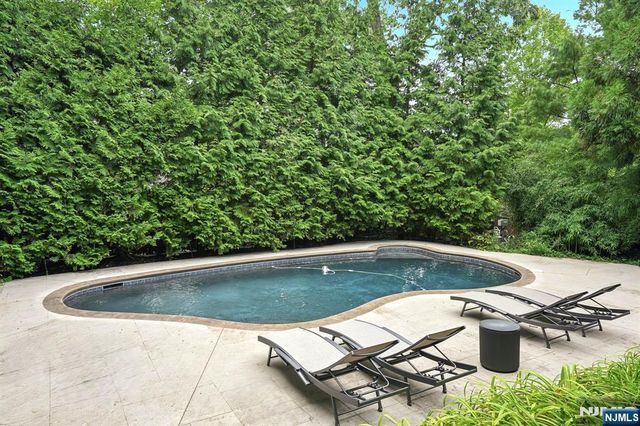 502 Ridgeland Terrace, Leonia, NJ 07605