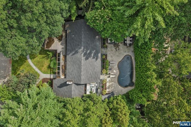 502 Ridgeland Terrace, Leonia, NJ 07605