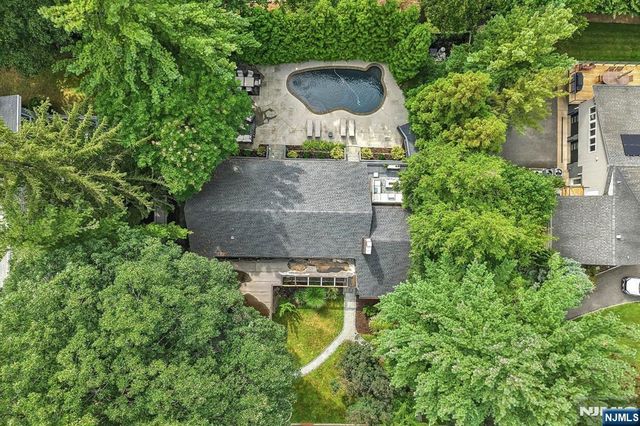 502 Ridgeland Terrace, Leonia, NJ 07605