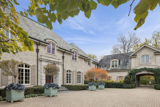 2450 Persimmon Drive, St. Charles, IL 60174