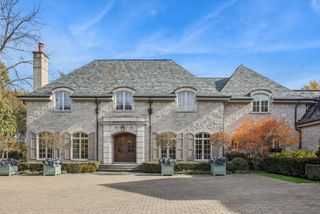 2450 Persimmon Drive, St. Charles, IL 60174