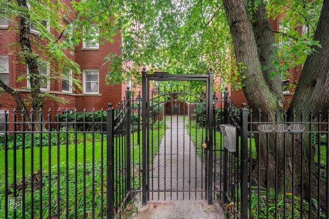 731 W Bittersweet Place 2S, Chicago, IL 60613