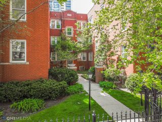 731 W Bittersweet Place 2S, Chicago, IL 60613