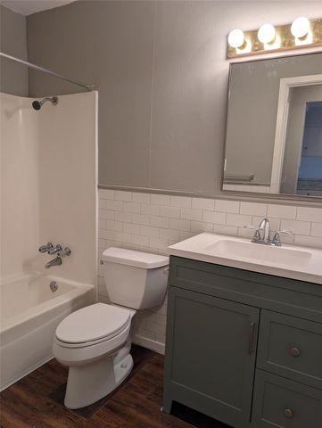 3119 Tom Green ST 5, Austin, TX 78705