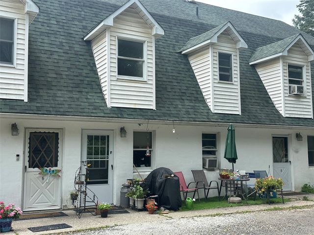 15 Kelly Lane, Pine Bush, NY 12566