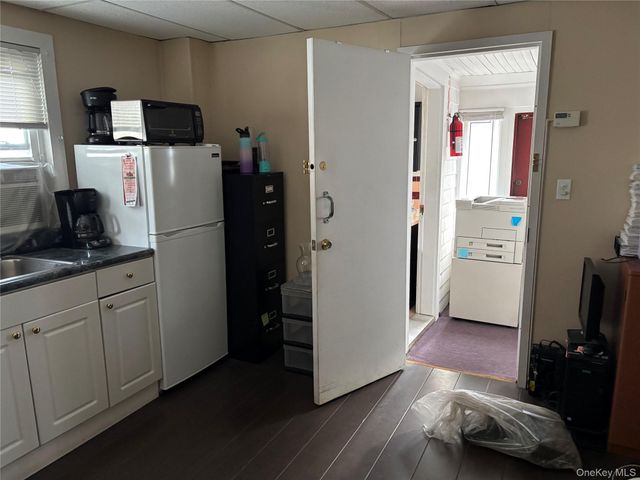 39 W Jericho Turnpike, Mineola, NY 11501