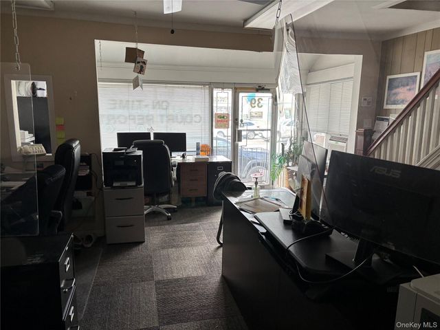 39 W Jericho Turnpike, Mineola, NY 11501