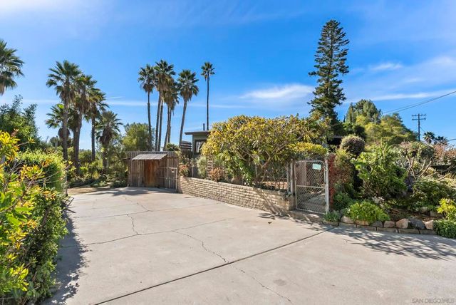 620 Plumosa Ave, Vista, CA 92081