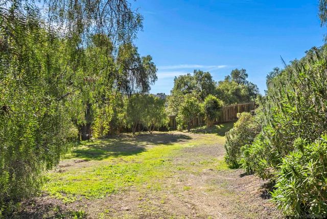 620 Plumosa Ave, Vista, CA 92081