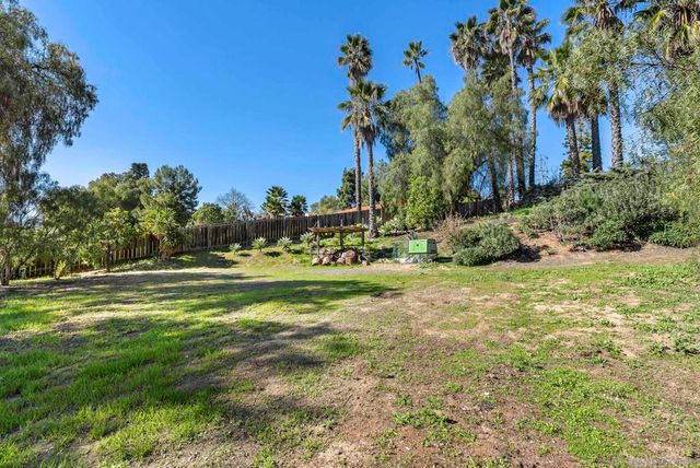 620 Plumosa Ave, Vista, CA 92081