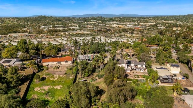 620 Plumosa Ave, Vista, CA 92081