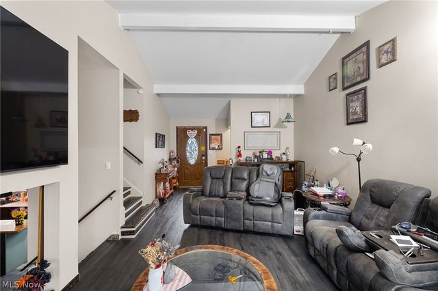 5142 E Berkshire Drive E, North Olmsted, OH 44070